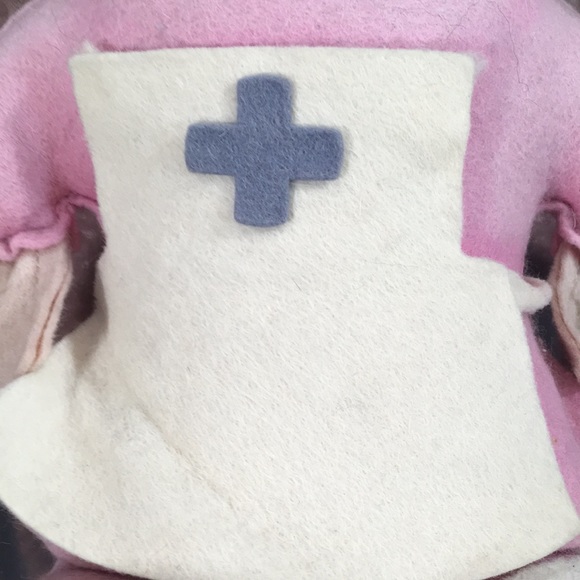 FUFEL DOLL COLLECTION " NURSE " HANDCRAFTED IN CANADA 1981 VG COND B 1078 - Picture 3 of 8